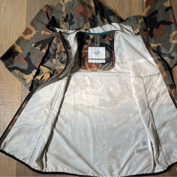 Herschel Supply Co. Camo Voyage Windbreaker Women 's Jacket (Size S) - Picture 9 of 12